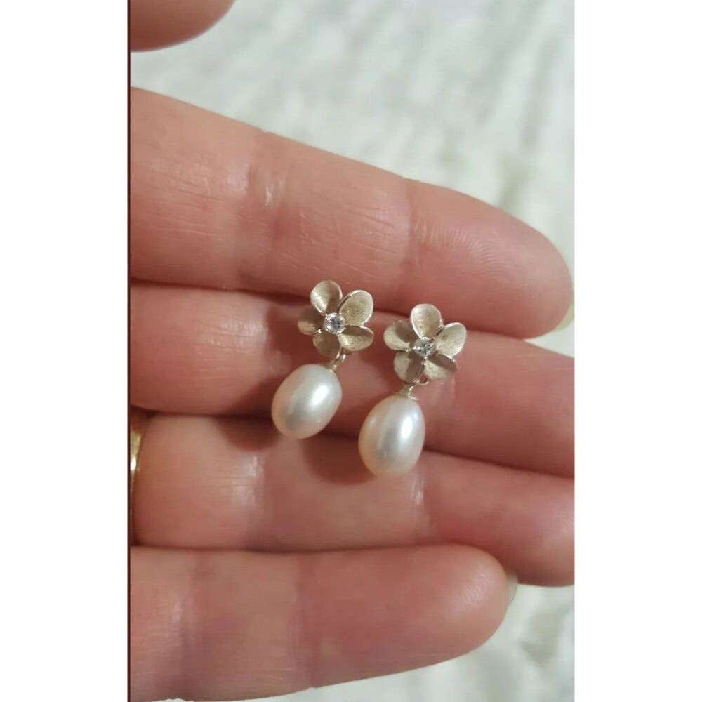 Pearl and Rhinestone Flower Silver Set - Picture 4 of 5